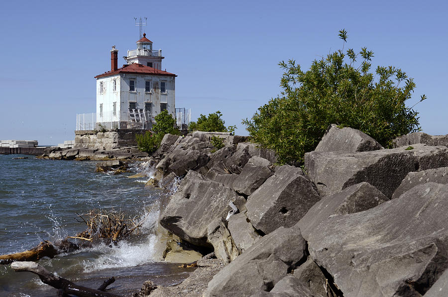 Fairport Harbor Lighthouse Photograph by Ann Bridges