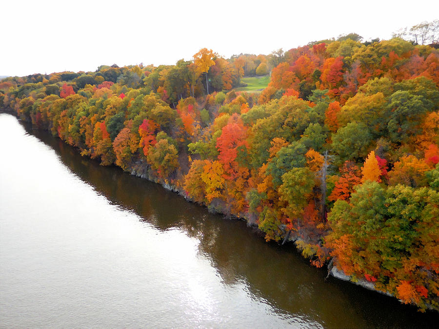Fall Foliage In Hudson River 8 Painting by Jeelan Clark