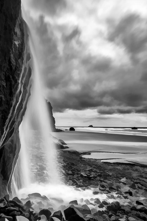 Black And White Digital Art - falling into the sea II by Jon Glaser