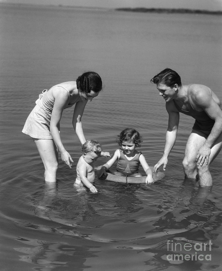 Family At The Beach, C.1930s Photograph by H. Armstrong Roberts/ClassicStock