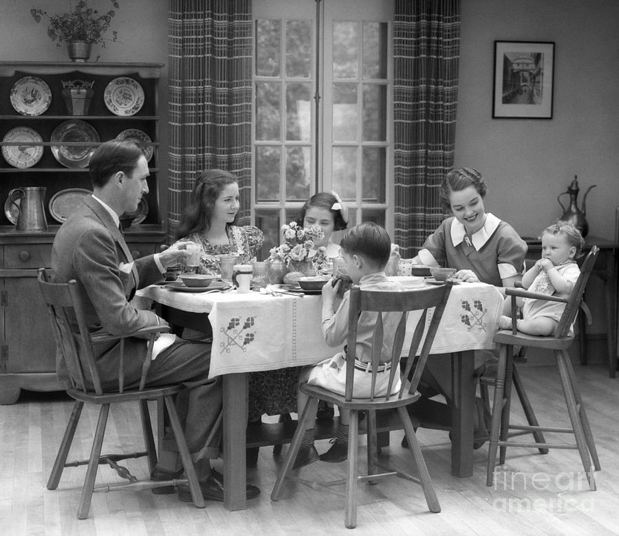 Family Dinner, C.1930s Photograph by H. Armstrong Roberts/ClassicStock