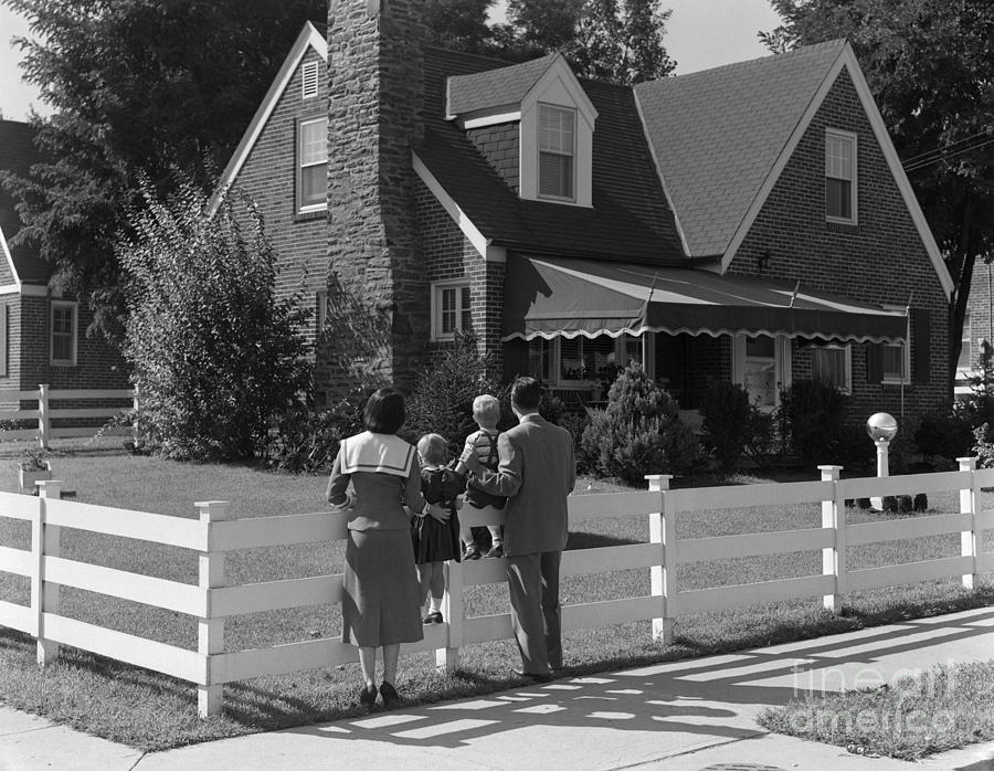 Family Looking At New Home, C.1950s Photograph by H. Armstrong Roberts/ClassicStock
