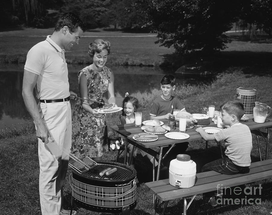 Family Picnic, C.1950s Photograph by H. Armstrong Roberts/ClassicStock