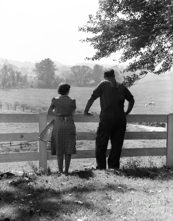 Farm Couple, C.1940s Photograph by H. Armstrong Roberts/ClassicStock