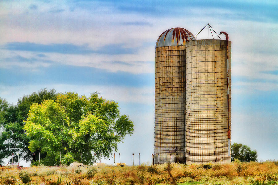 concrete farm silos