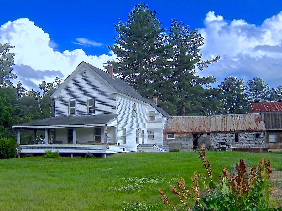 Barn Photograph - Farmhouse on Route 16 by Elizabeth Tillar
