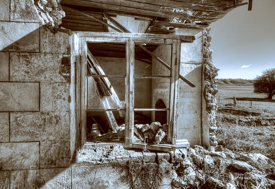 Farmhouse Photograph - Farmhouse Ruin by Wayne Sherriff