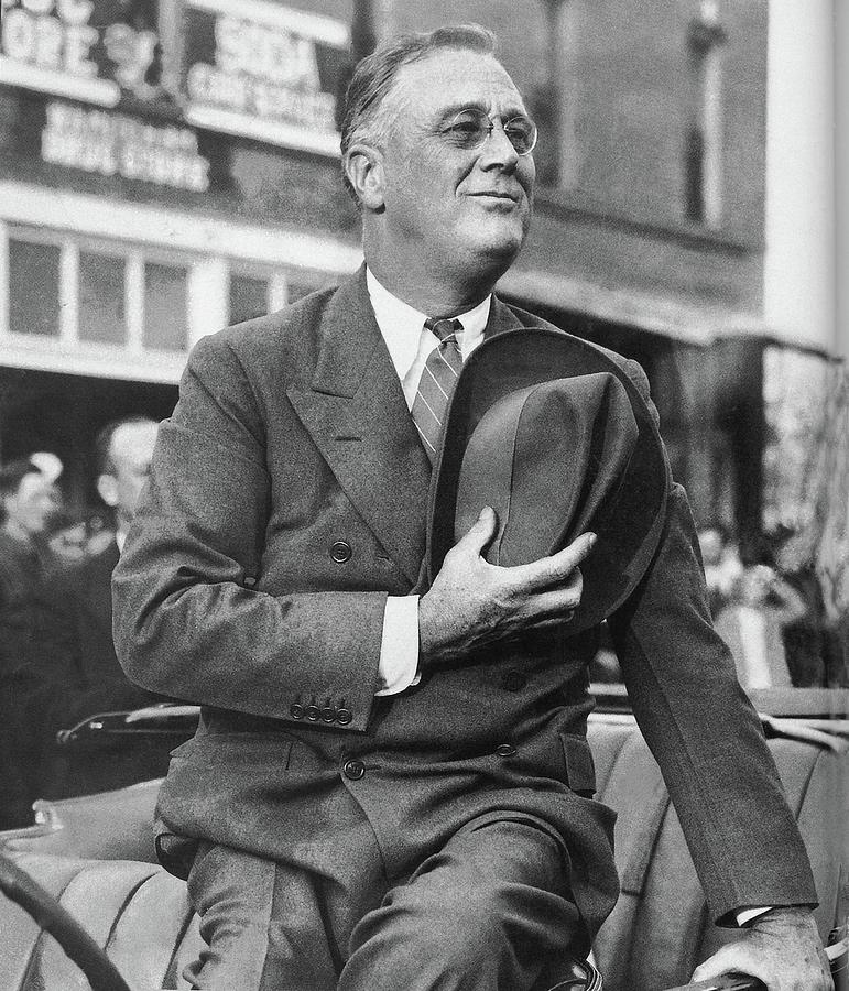 FDR sitting in car unknown location circa 1940 Photograph by David Lee ...