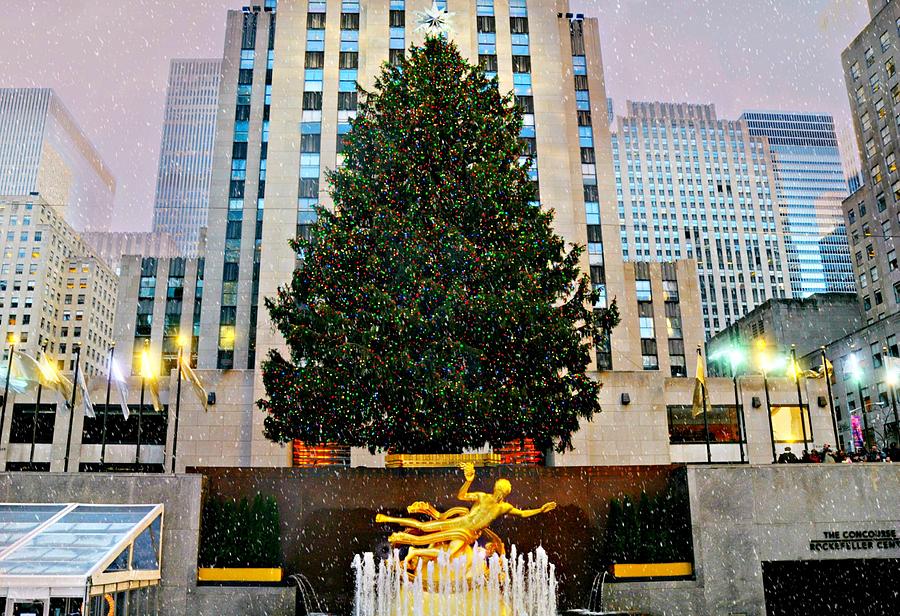 New York City Photograph - Festive by Diana Angstadt