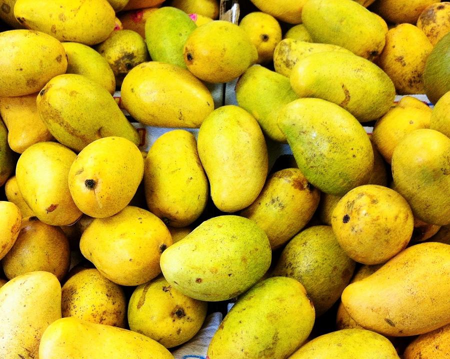 Filipino Mangoes Photograph by Carlos Avila