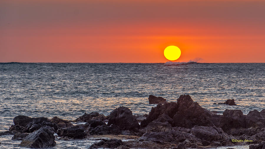 Final Sunset at Anaehoomalu Bay Hawaii Photograph by Stephen Johnson