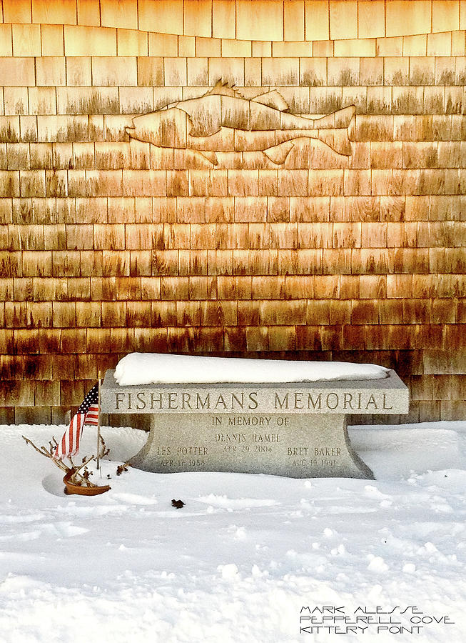 Fishermans Memorial at Pepperrell cove Photograph by Mark Alesse