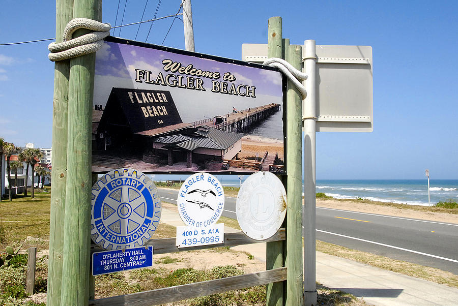 Flagler Beach welcome sign Photograph by David Lee Thompson