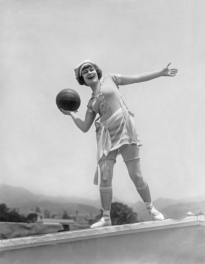 Flapper Playing Basketball Photograph by Underwood Archives