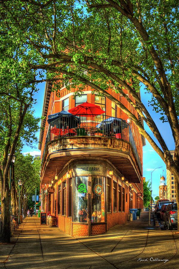 Downtown Chattanooga Photograph - Flatiron Style Pickle Barrel Building Chattanooga Tennessee by Reid Callaway