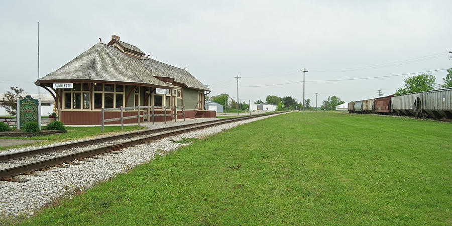 Transportation Photograph - Flint and Pere Marquette Depot 2095 by Michael Peychich