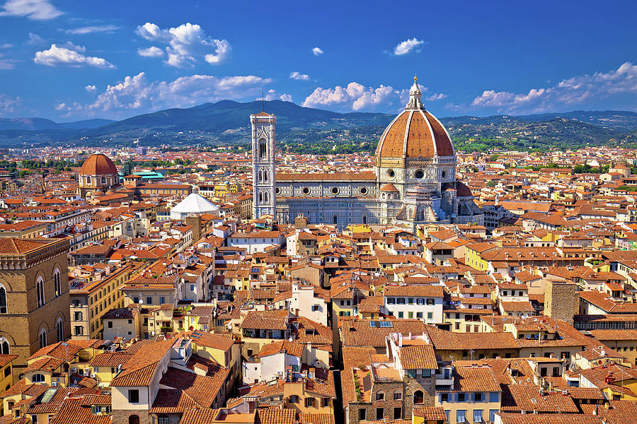 Florence rooftops and cathedral di Santa Maria del Fiore or Duom ...