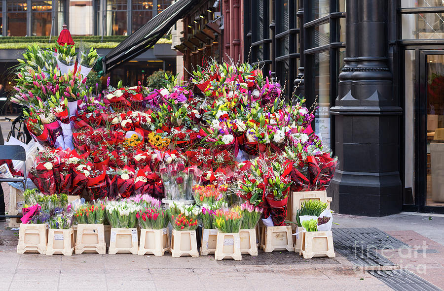 Flower Stand in Dublin Photograph by Les Palenik
