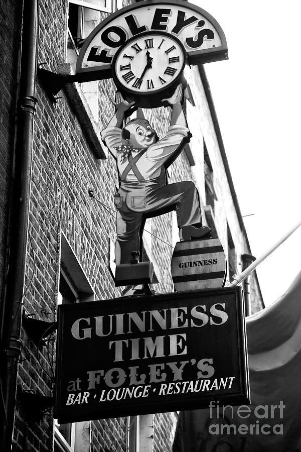 City Photograph - Foleys Guinness Time Dublin by John Rizzuto