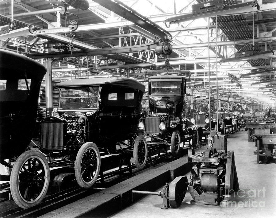 Ford Model T Assembly Line, 1920s Photograph by Science Source