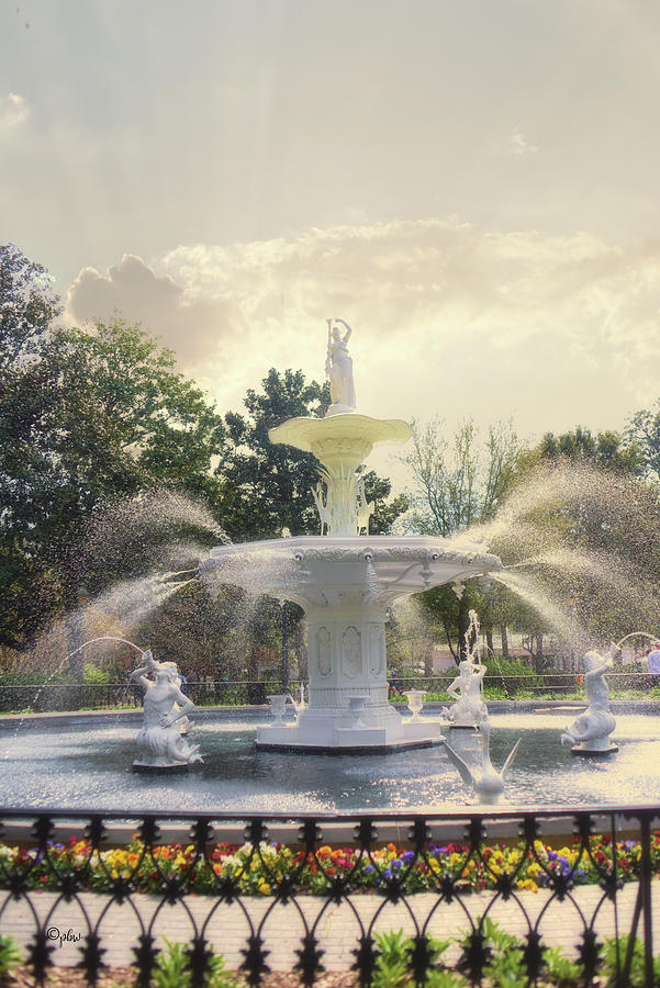 Forsyth Park Fountain - Savannah Photograph by Paulette B Wright