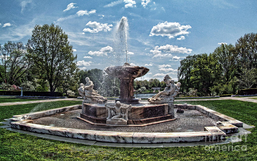 Fountain - Cleveland Museum of Art Photograph by Mark Madere