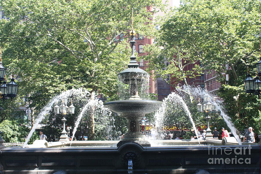 Fountain In City Hall Park Photograph by John Telfer