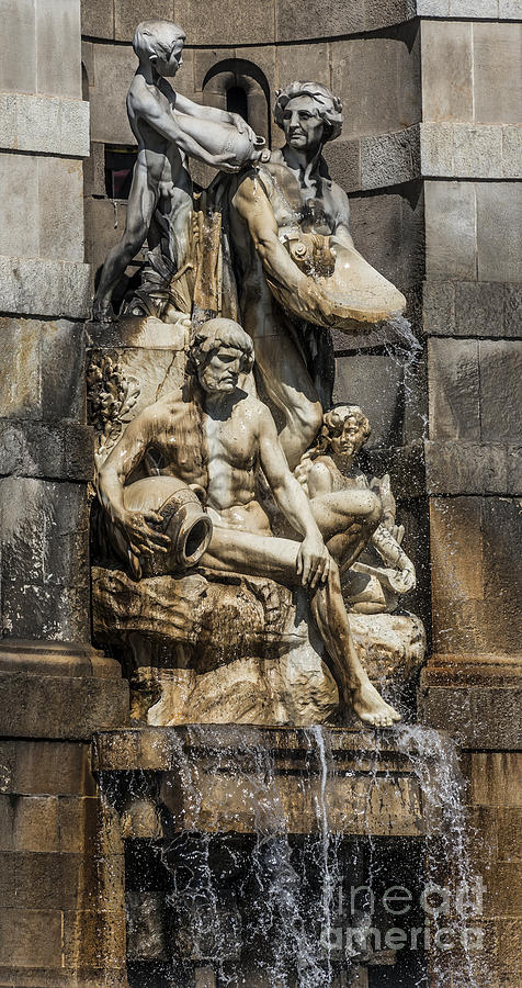 Barcelona Photograph - Fountain People by Svetlana Sewell
