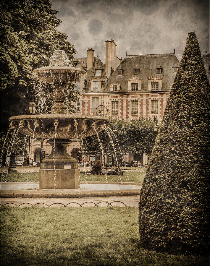 Paris, France - Fountain, Place des Vosges Photograph by Mark Forte