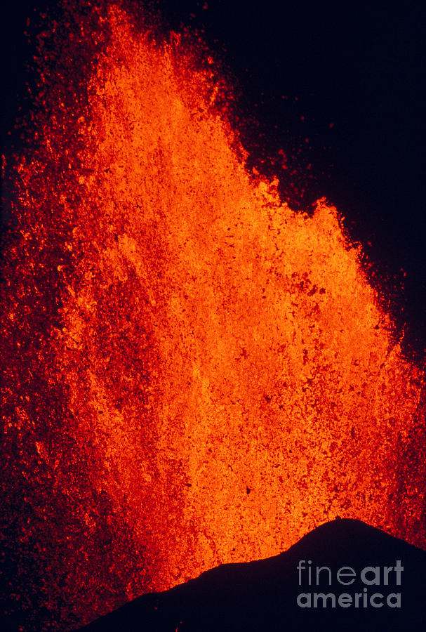 Fountaining Kilauea Photograph by Joe Carini - Printscapes
