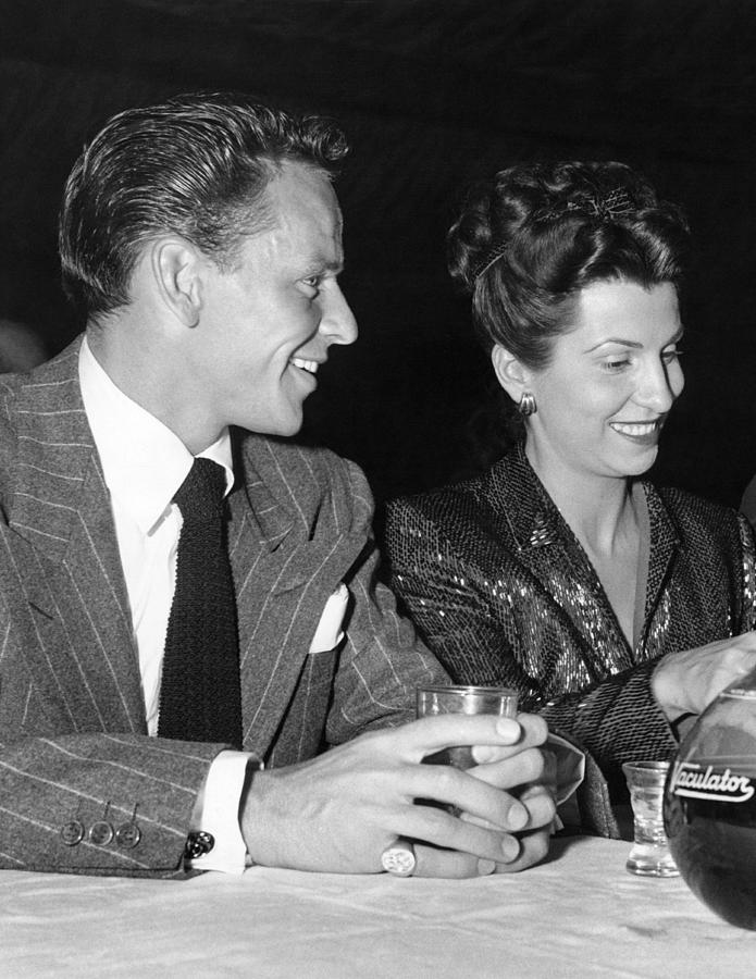 Frank Sinatra Photograph - Frank Sinatra And Nancy by Underwood Archives