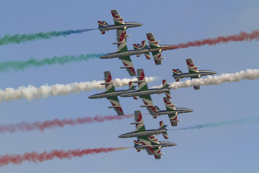 Frecce Tricolori crossing Photograph by Roberto Resnigo - Fine Art America