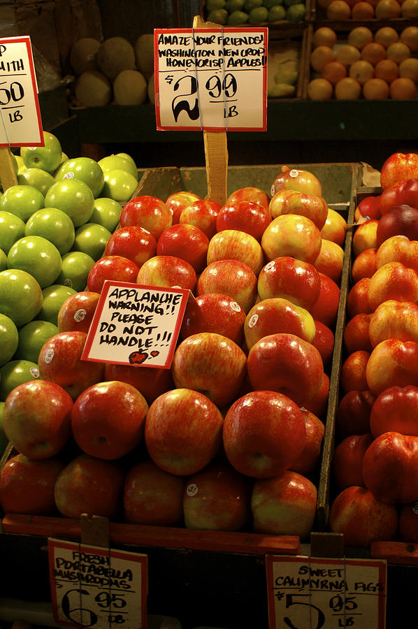 Fresh Apples at the Public Market Photograph by Henri Irizarri