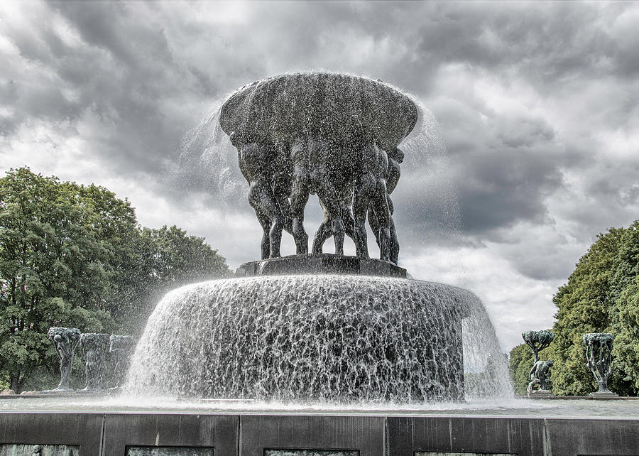 Frogner Park Fountain Photograph by Alan Toepfer