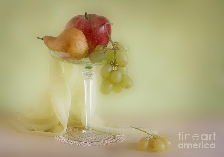 Still Life Photograph - Fruits by Matild Balogh