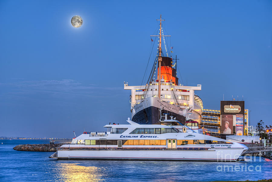 Full Blue Moon Rising over Queen Mary Photograph by David Zanzinger