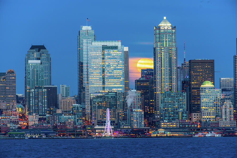 Full moon in Seattle Downtown Photograph by Hisao Mogi