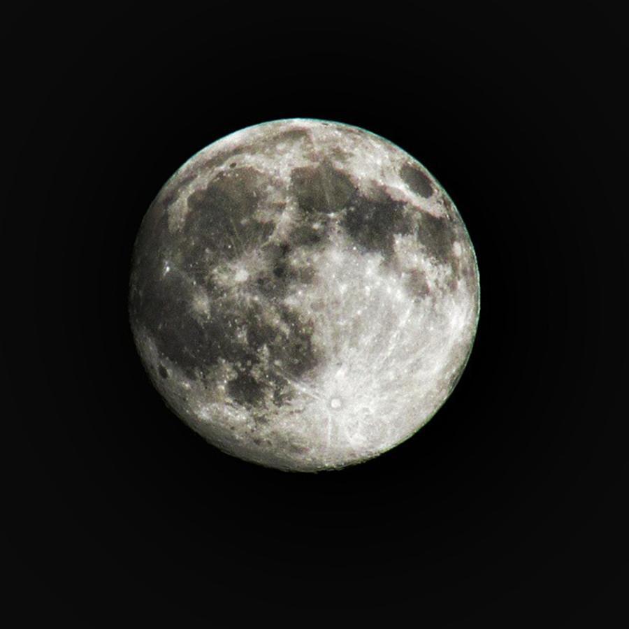 Full Photograph - Full moon by Viaruss Ut-Gella