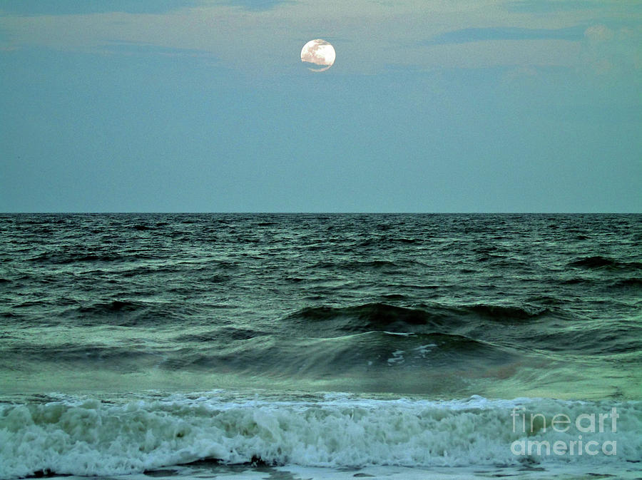 Full Moon Over The Ocean Photograph by D Hackett