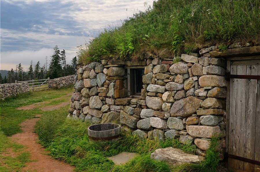 Gaelic Black House of stone with sod roof at Highland Village Mu ...