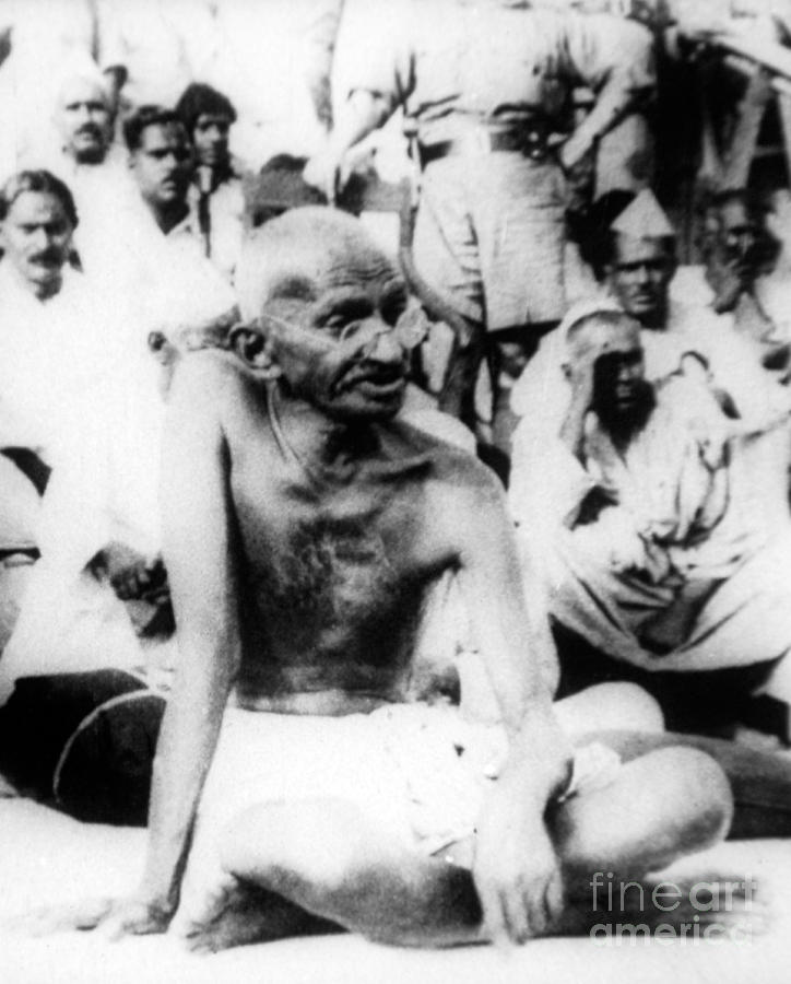 Gandhi, Indian Politicalspiritual Leader Photograph by Science Source