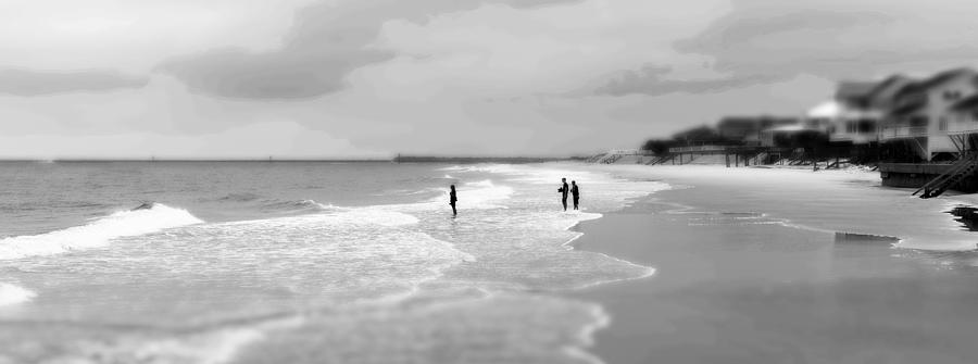 Black And White Photograph - Garden City Beach I by Ivo Kerssemakers