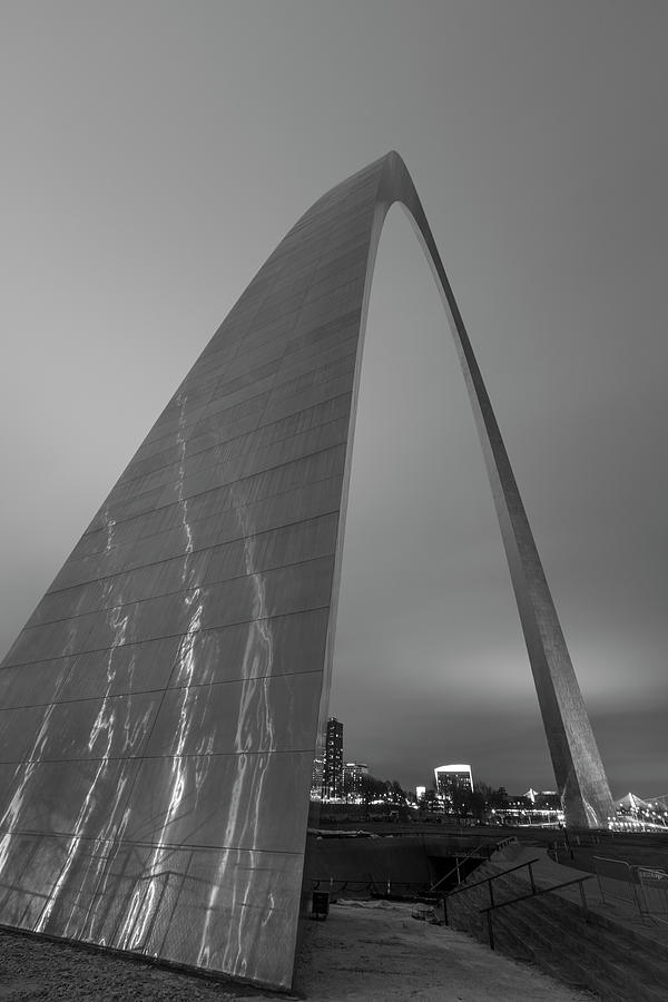 Gateway Arch from Side  Photograph by John McGraw