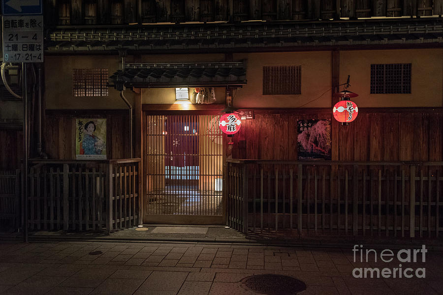 Geisha Tea House, Gion, Kyoto, Japan Photograph by Perry Rodriguez