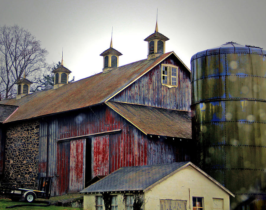 Gentle Rain On A Chadds Ford Barn Photograph By Susan Hendrich