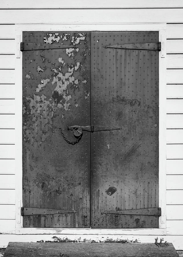 George Wythe Kitchen Door B W Photograph by Teresa Mucha