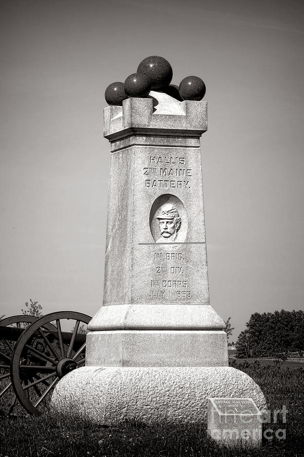 Gettysburg National Park Photograph - Gettysburg National Park 2nd Maine Battery Monument by Olivier Le Queinec