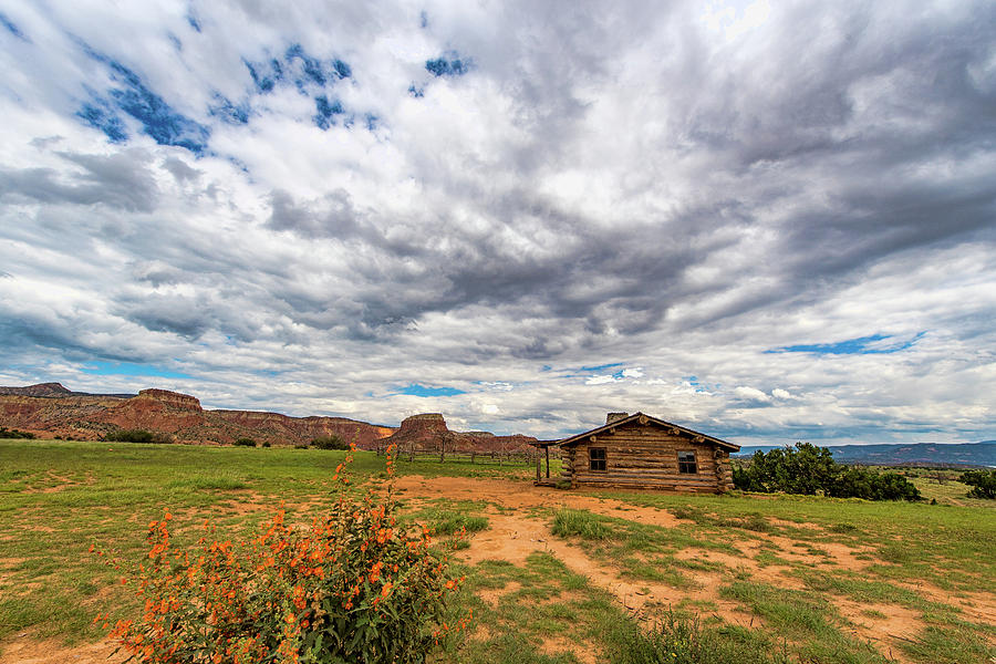 Ghost Ranch Cabin Photograph by Paul LeSage