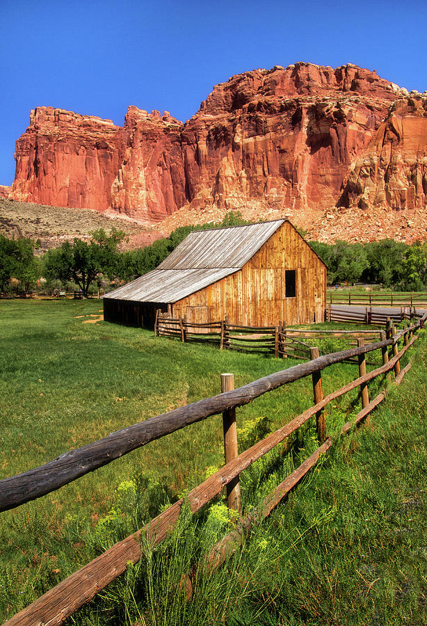 Gifford Homestead Barn Photograph by Carolyn Derstine | Fine Art America