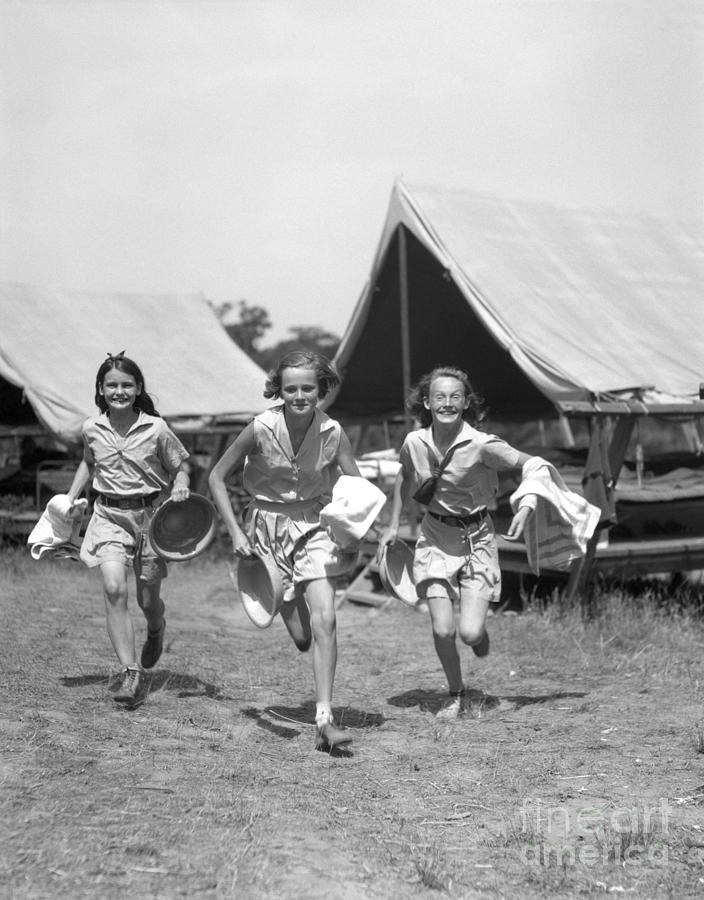 Girls At Summer Camp, C.1930s Photograph by H. Armstrong Roberts/ClassicStock